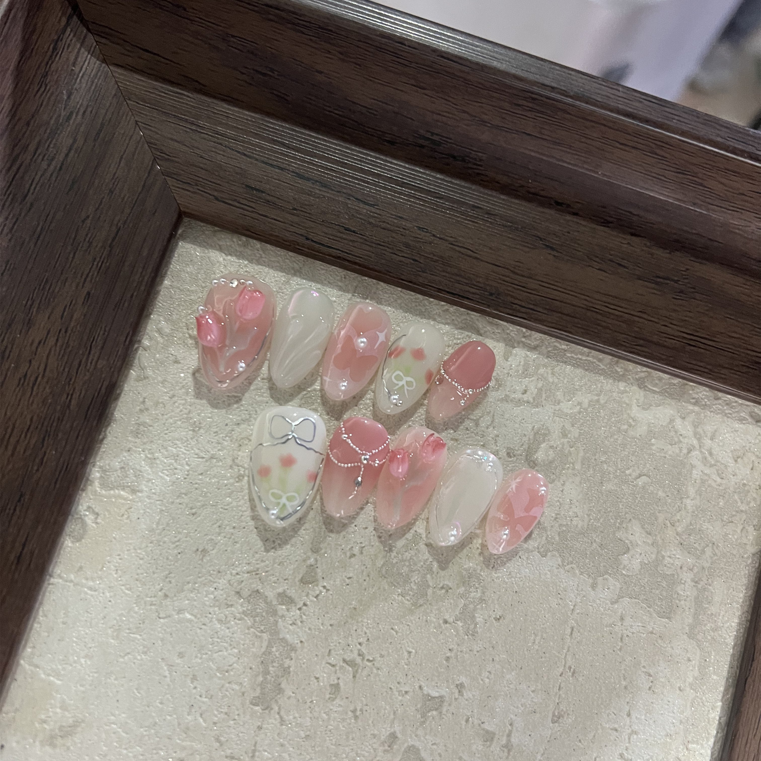 TULIP-3D FLOWER TEN PIECES OF HANDCRAFTED PRESS ON NAIL