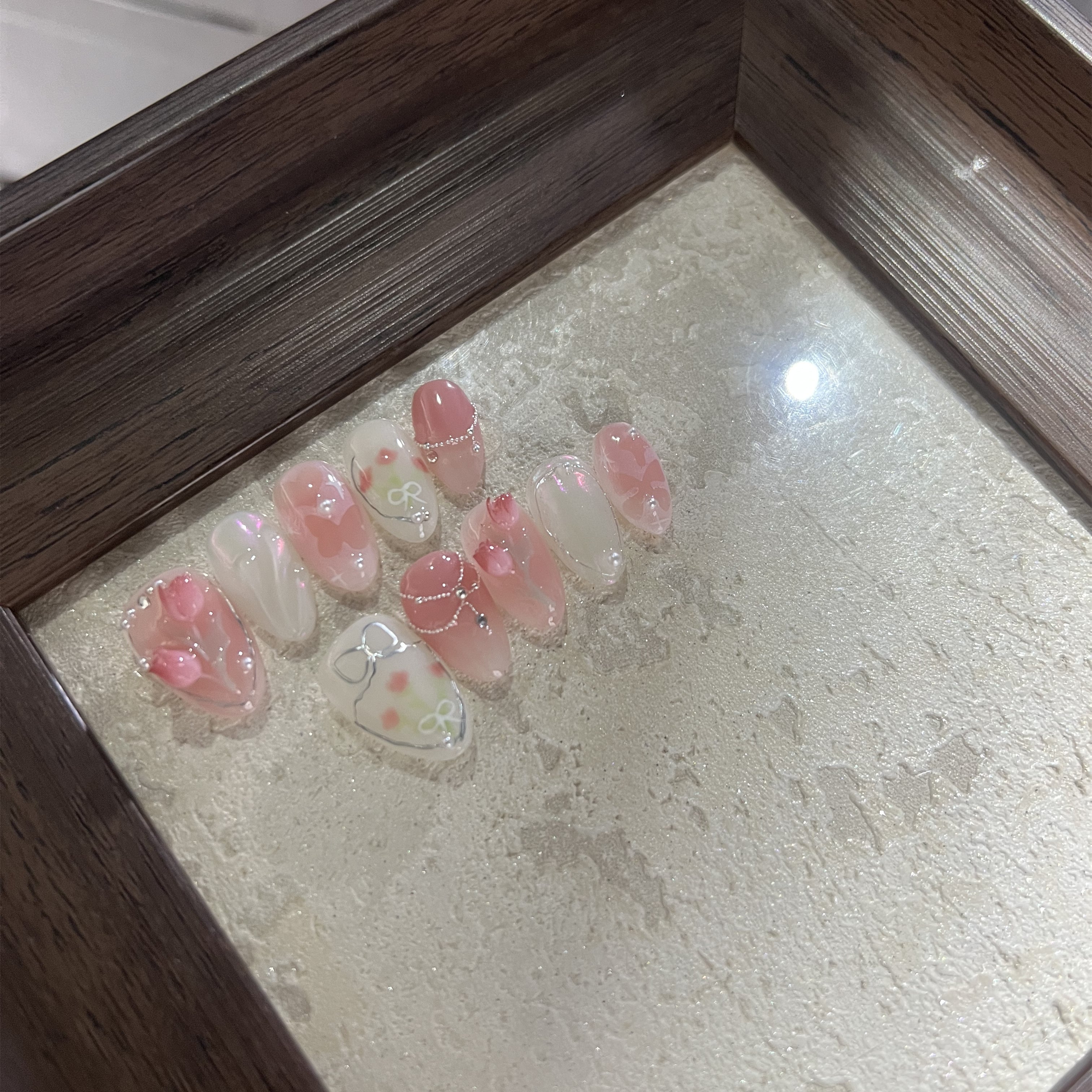 TULIP-3D FLOWER TEN PIECES OF HANDCRAFTED PRESS ON NAIL