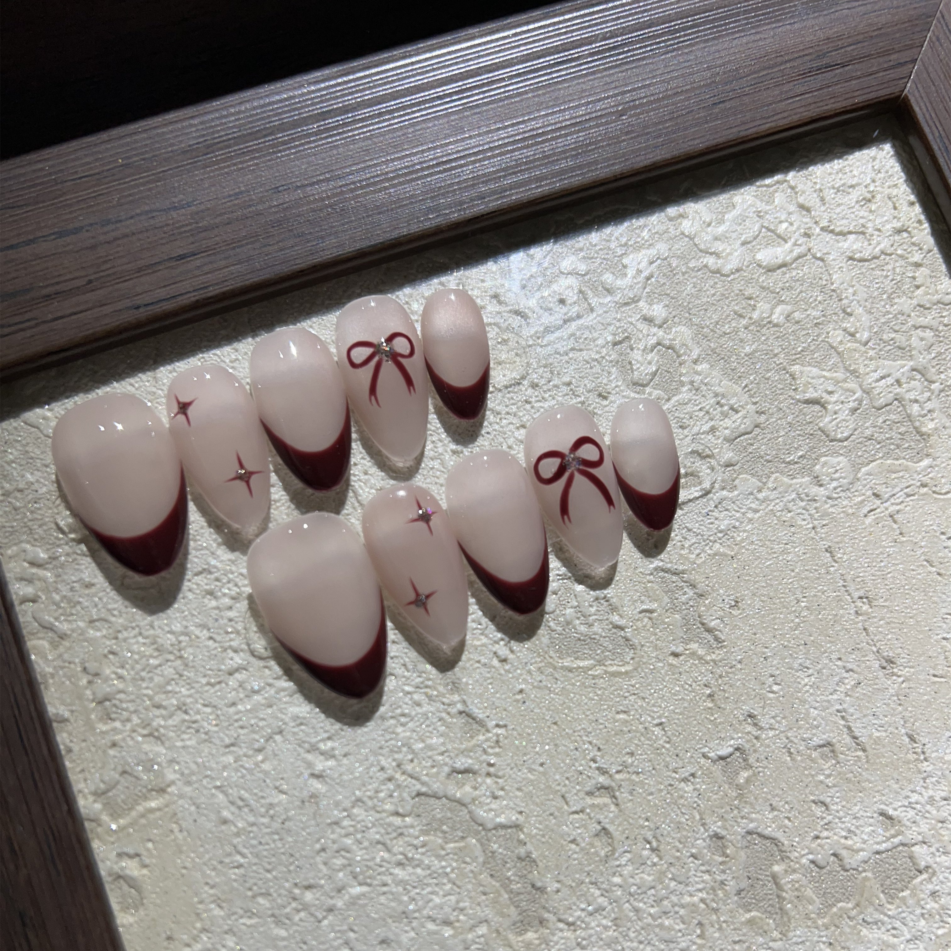 CHRISTMAS-TEN PIECES OF HANDCRAFTED PRESS ON NAIL