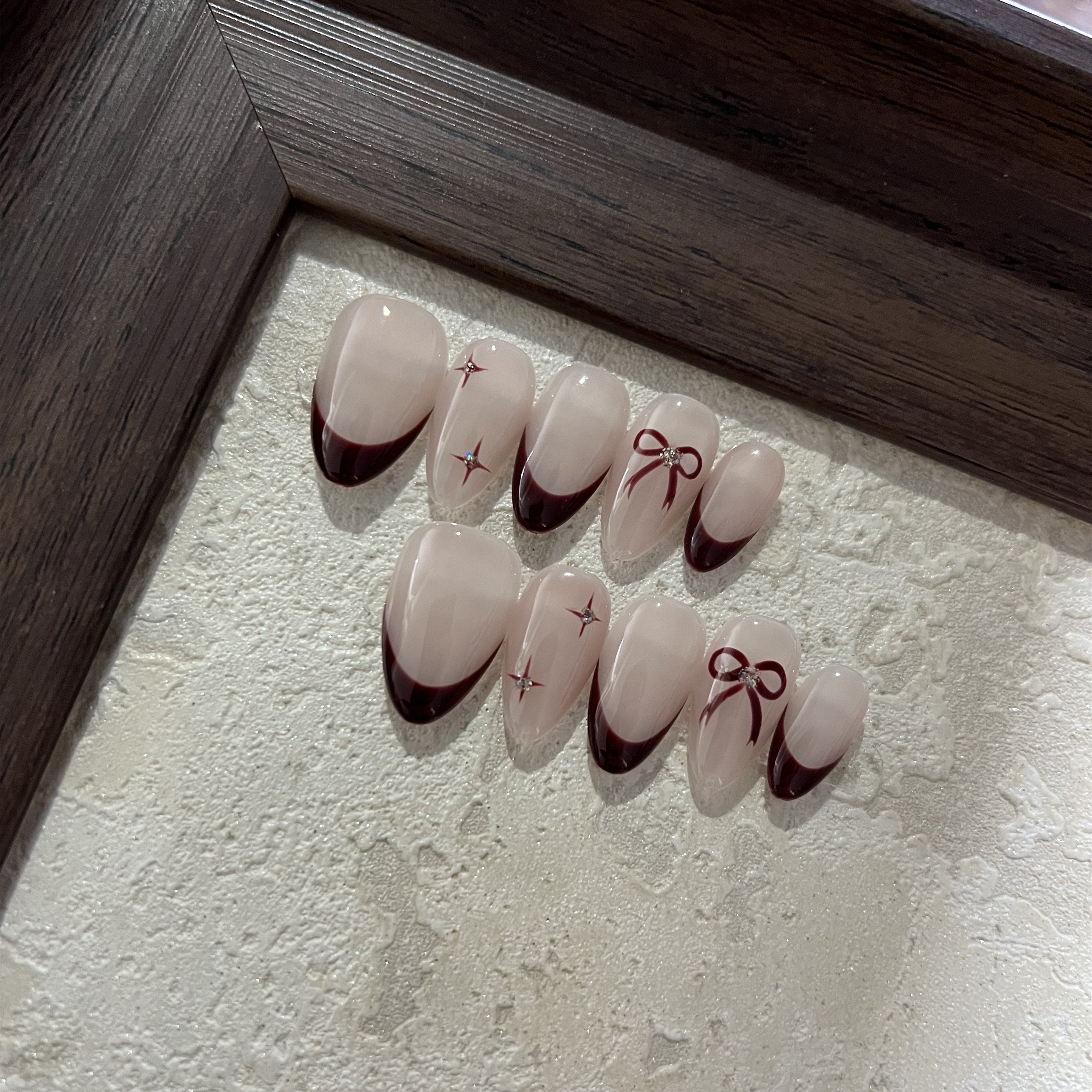 CHRISTMAS-TEN PIECES OF HANDCRAFTED PRESS ON NAIL