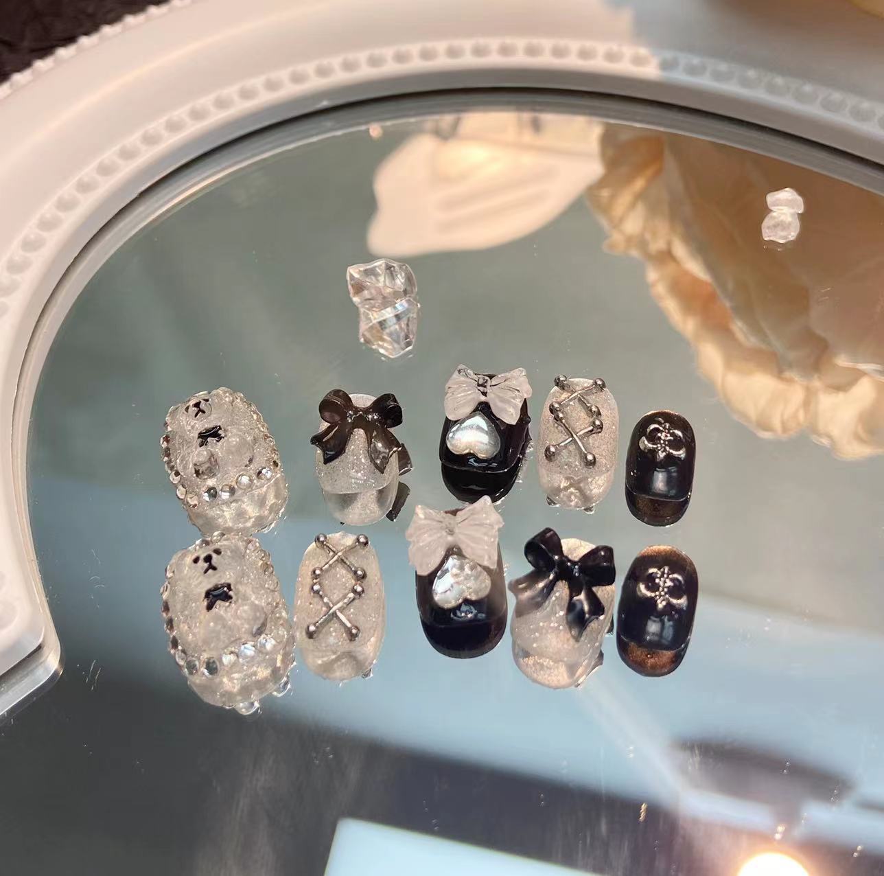 RUNAWAY LOLI-TEN PIECES OF HANDCRAFTED PRESS ON NAIL