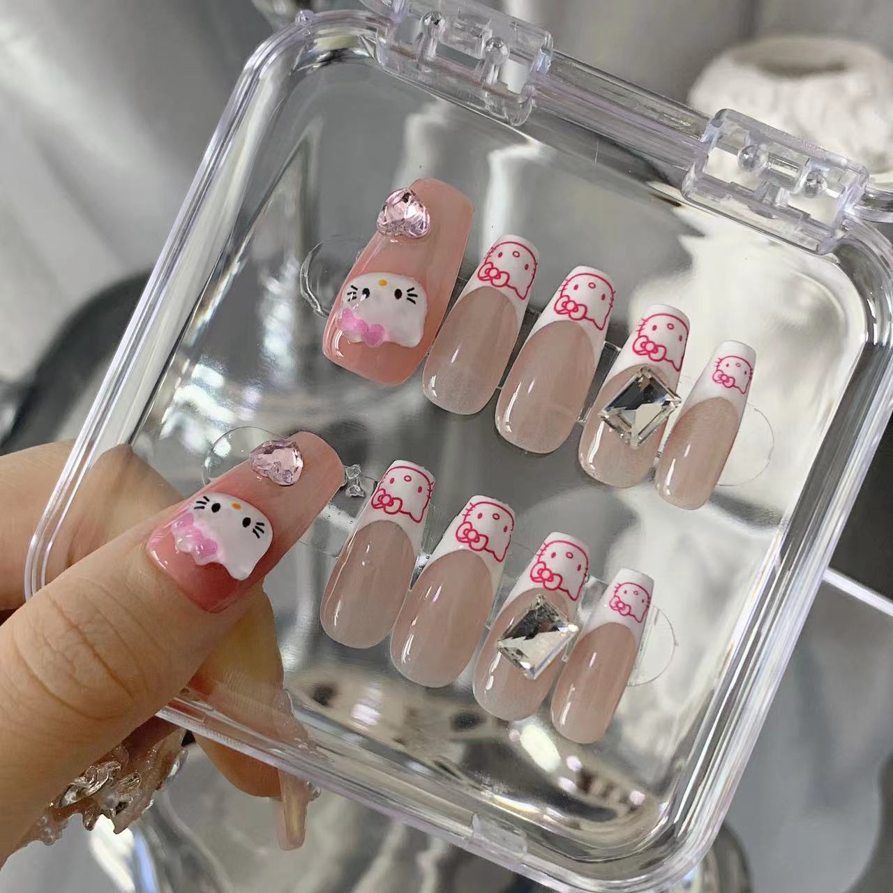 HELLO KITTY-TEN PIECES OF HANDCRAFTED PRESS ON NAIL