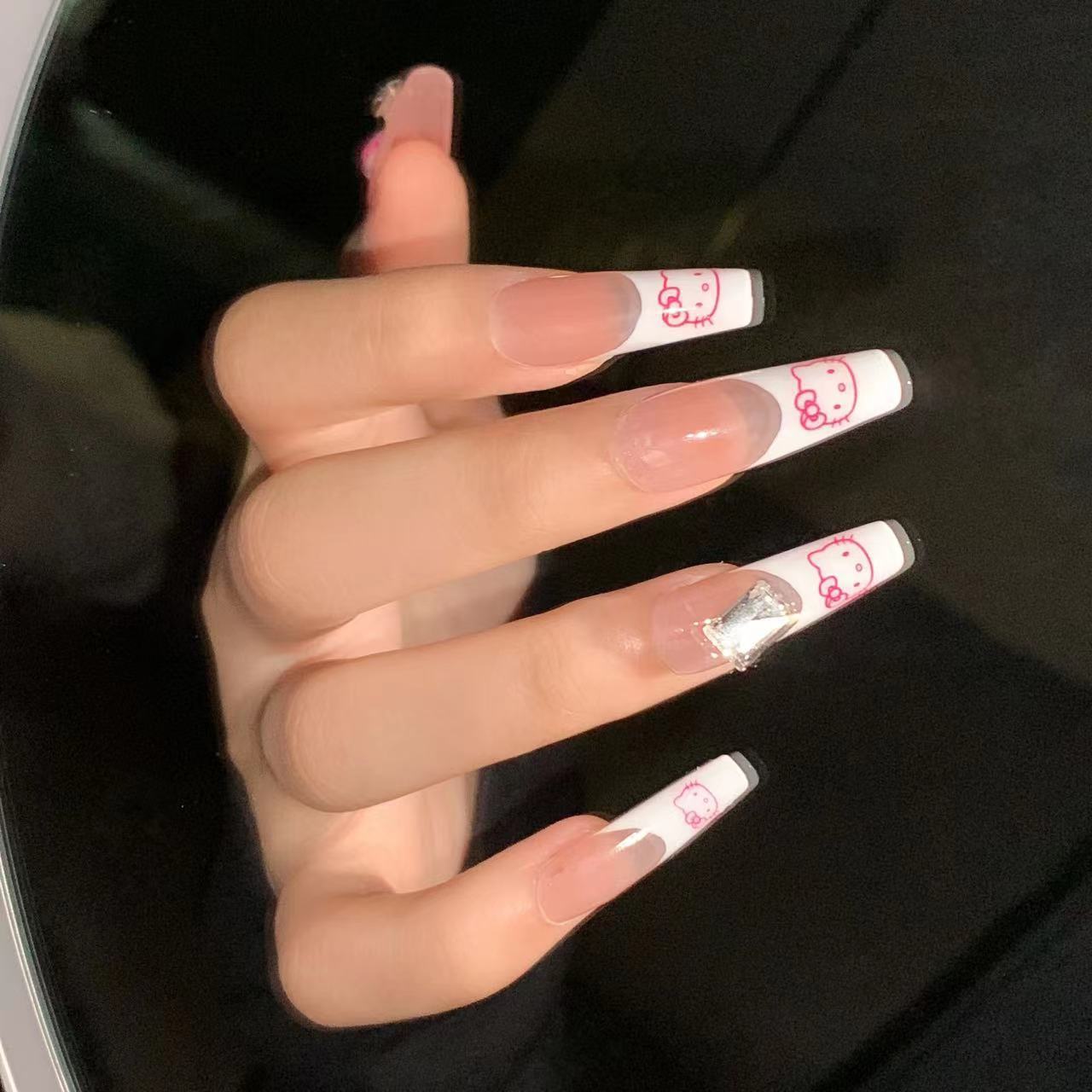 HELLO KITTY-TEN PIECES OF HANDCRAFTED PRESS ON NAIL