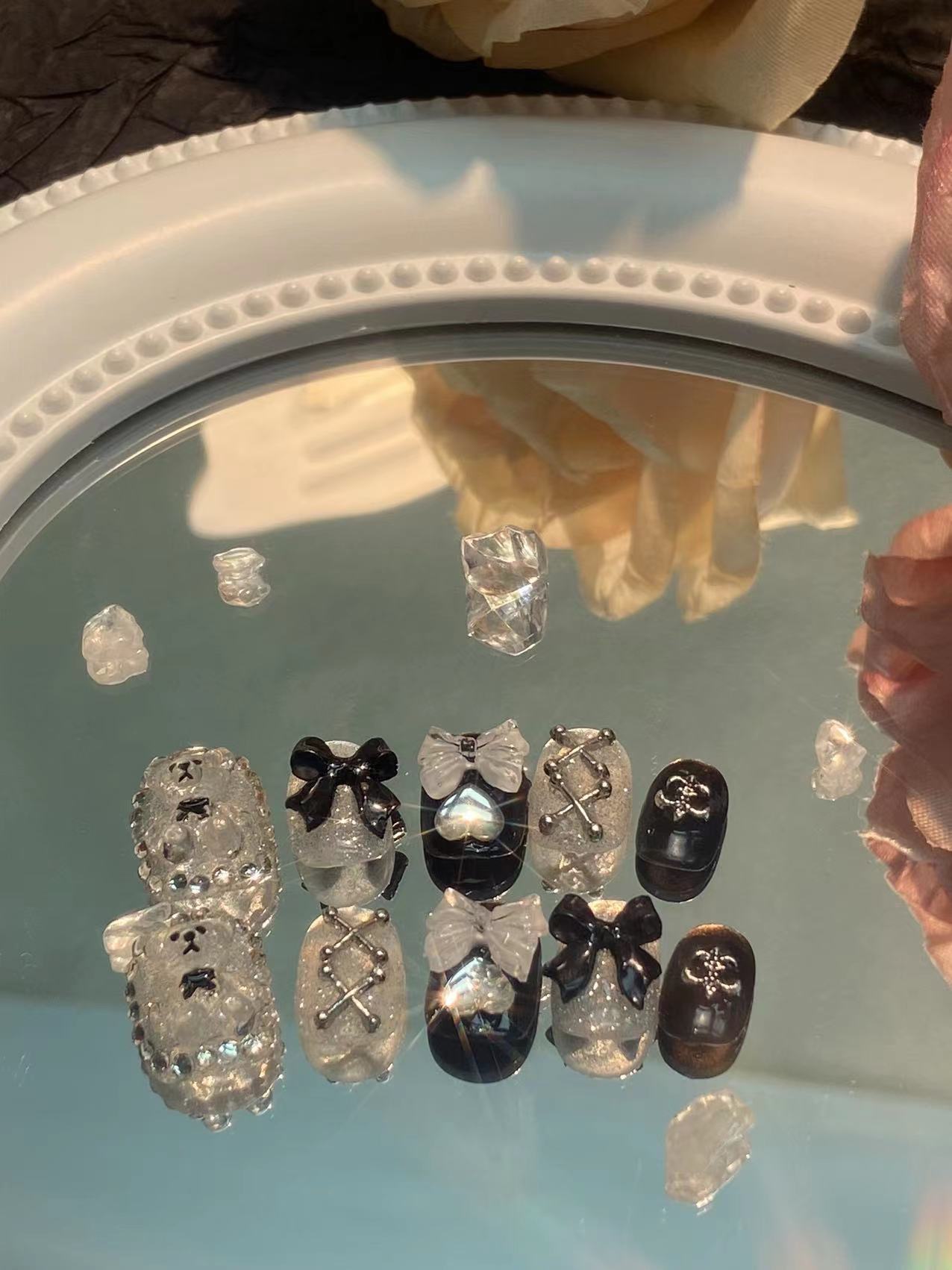 RUNAWAY LOLI-TEN PIECES OF HANDCRAFTED PRESS ON NAIL