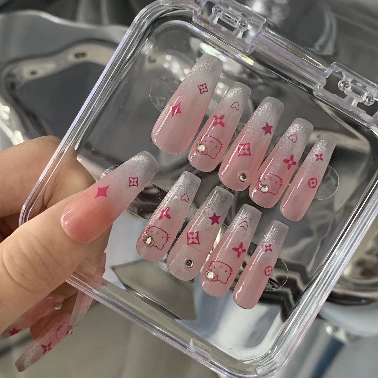 HELLO KITTY-TEN PIECES OF HANDCRAFTED PRESS ON NAIL