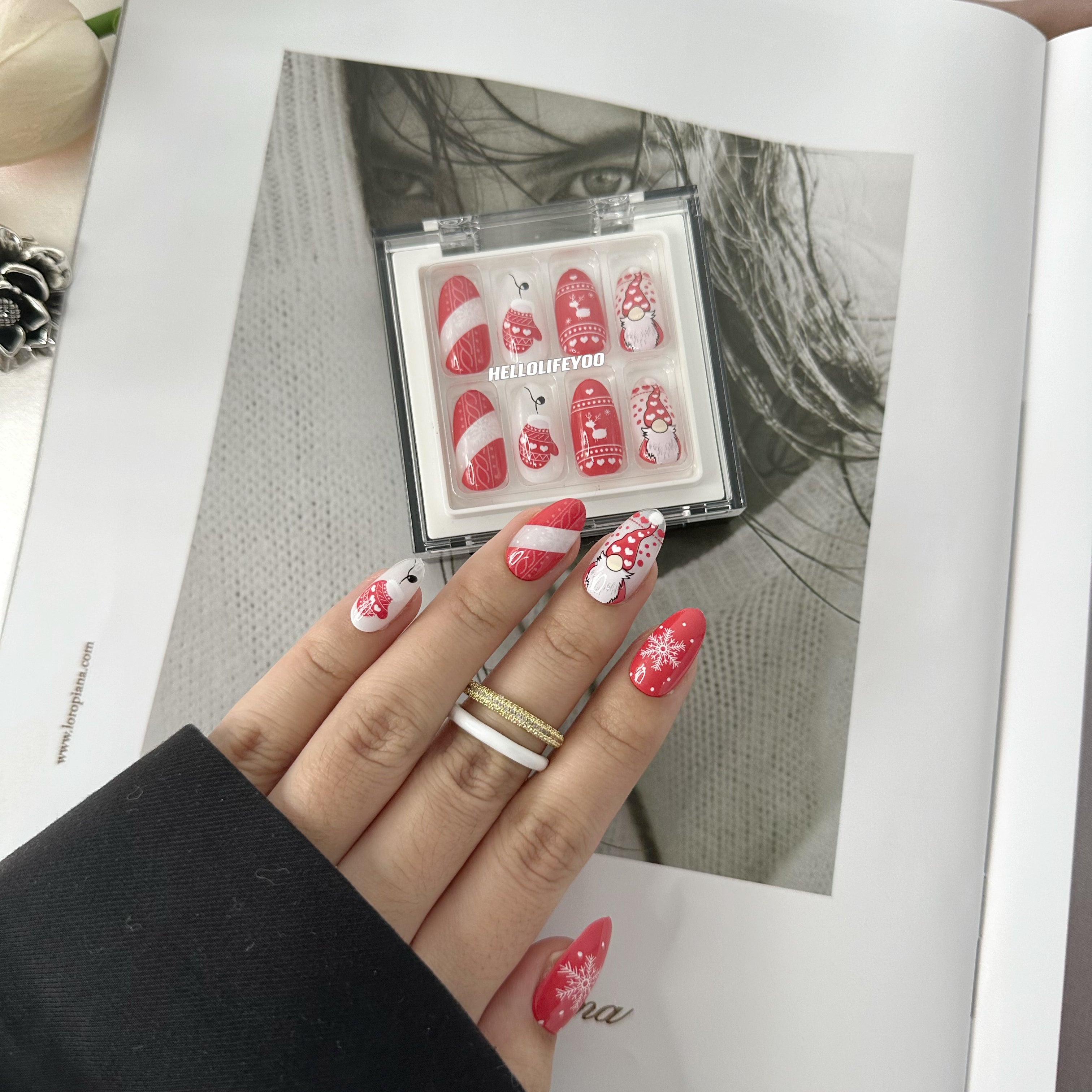 RED SANTA CHRISTMAS - 28 PCS