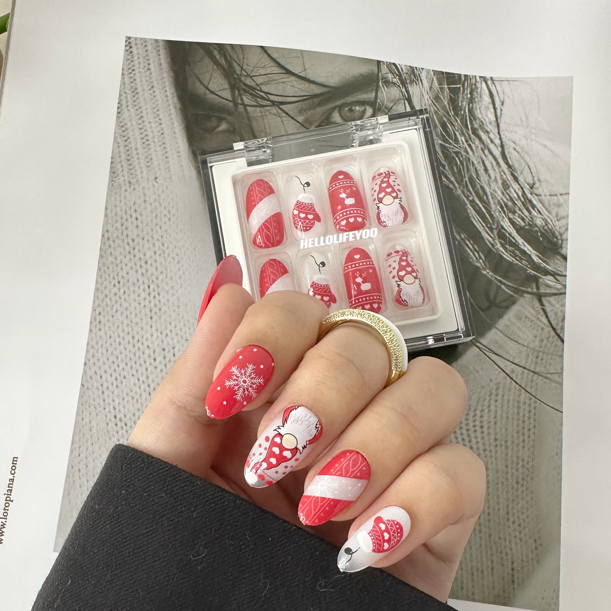 RED SANTA CHRISTMAS - 28 PCS