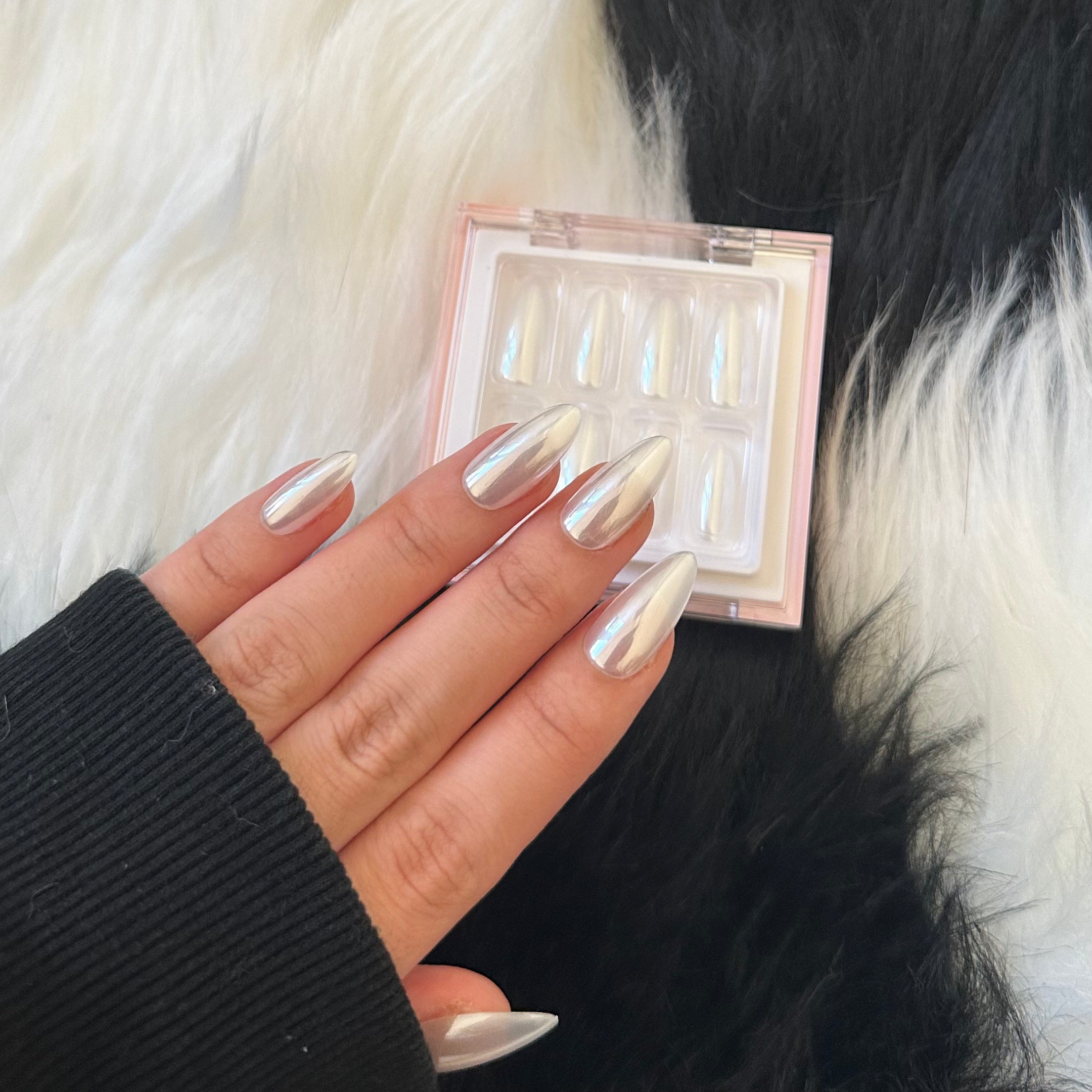 WHITE AURORA - 28 PCS