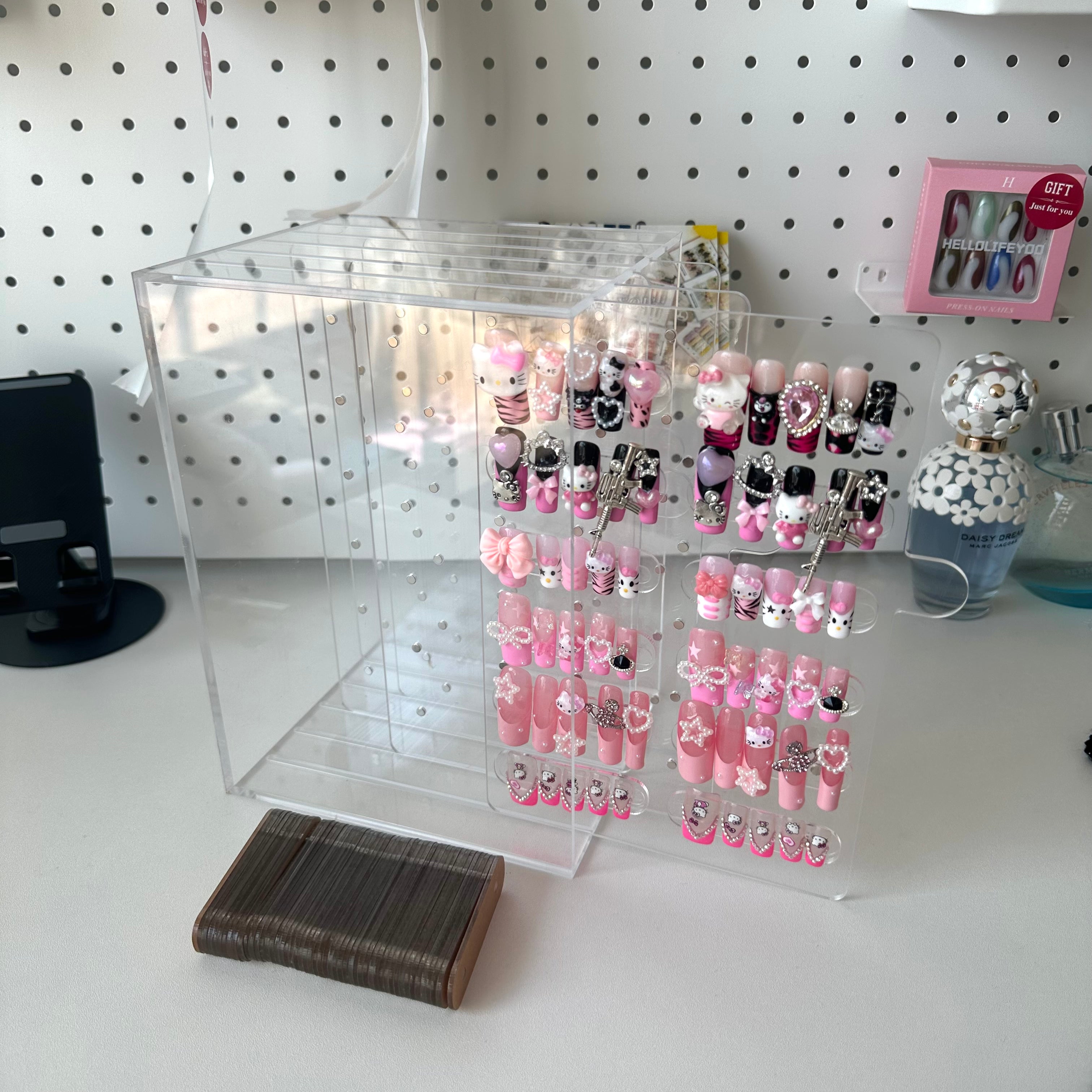 Nail Organizers and Storage 60 Lattice Nail Art Display Board Clear Acrylic Removable Magnet Adsorption Holder Shelves Display Rack Stand for Nail Art