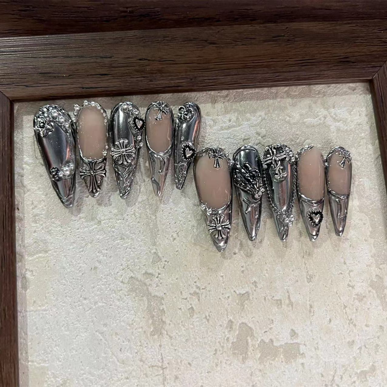 MOMENT-TEN PIECES OF HANDCRAFTED PRESS ON NAIL