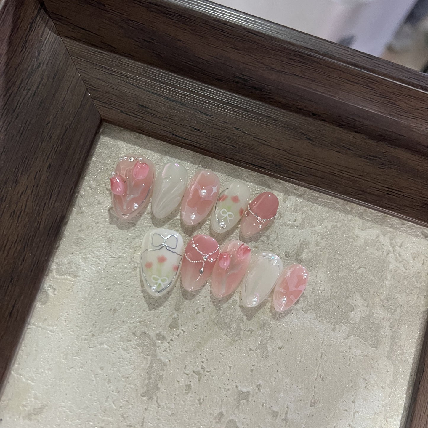 TULIP-3D FLOWER TEN PIECES OF HANDCRAFTED PRESS ON NAIL