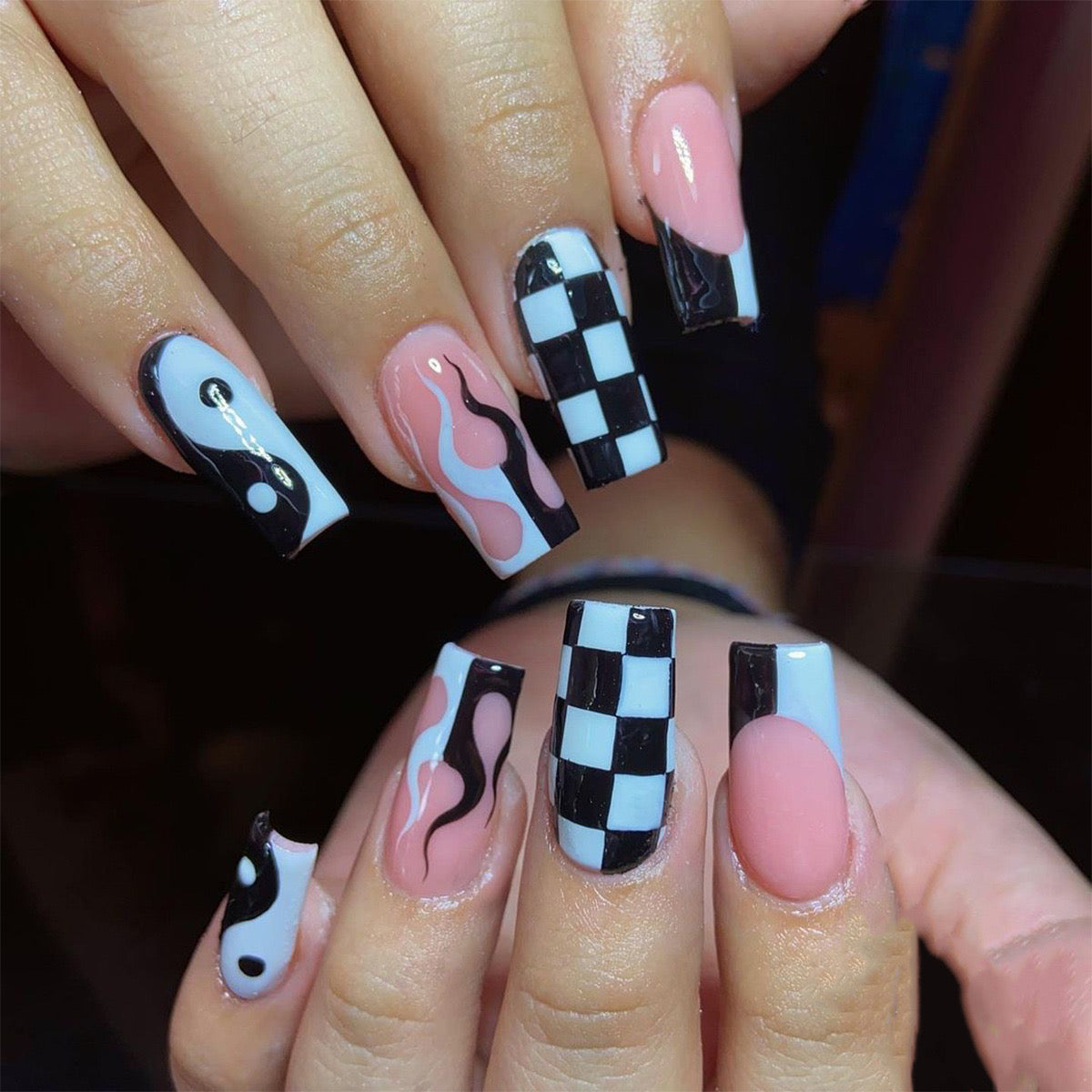 MEDIUM COFFIN PRESS ON NAILS 24PCS
