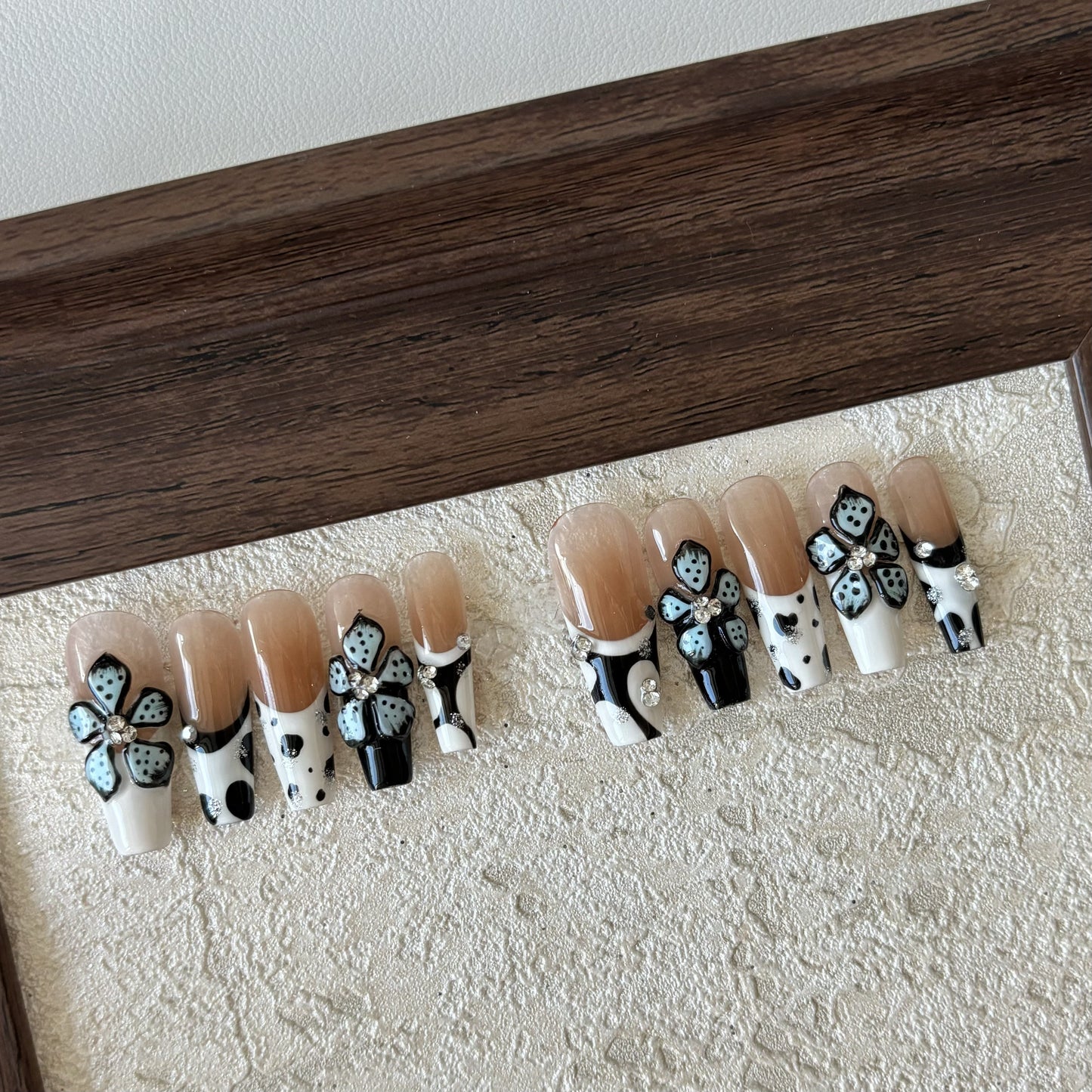 NOSTALGIA-TEN PIECES OF HANDCRAFTED PRESS ON NAIL