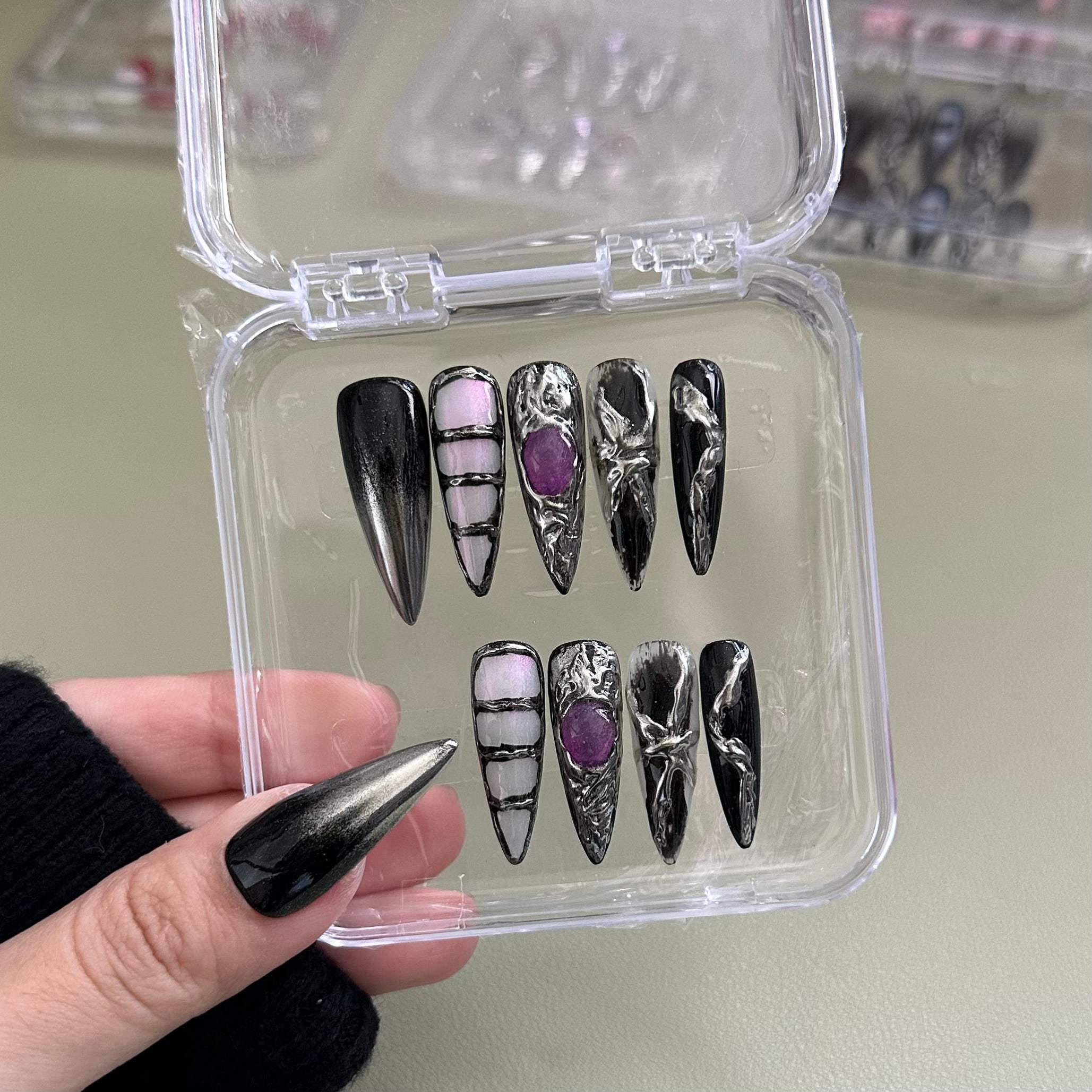 ALIEN-TEN PIECES OF HANDCRAFTED PRESS ON NAIL