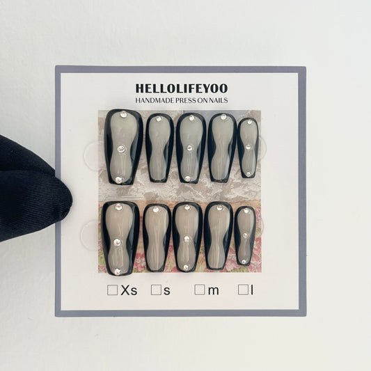 【MADDY】COOL GIRL-TEN PIECES OF HANDCRAFTED PRESS ON NAIL