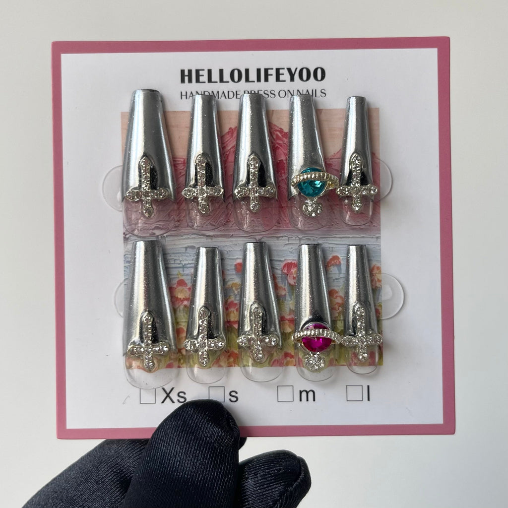 WESTERN QUEEN-TEN PIECES OF HANDCRAFTED PRESS ON NAIL