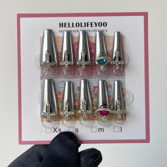 WESTERN QUEEN-TEN PIECES OF HANDCRAFTED PRESS ON NAIL