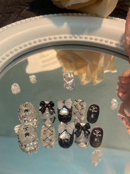 RUNAWAY LOLI-TEN PIECES OF HANDCRAFTED PRESS ON NAIL